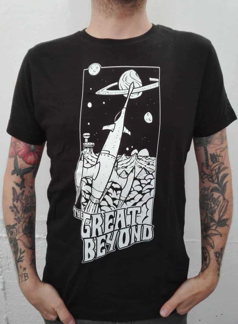 The Great Beyond - Rocket Shirt <p>Letzte Copies! The Great Beyond Rocket Shirt
100% Baumwolle - 100% Fairtrade auf Continental Clothing N03 Classic Cut T-Shirt</p>
