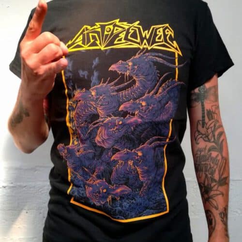 Antipeewee - Infected By Evil Cover Shirt Metal-Anstecker aus gebürsteten Metal zum Anstecken – Größe des Omegas ist ca. 2cm.