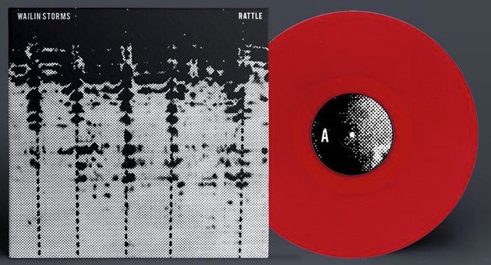 Wailin Storms - Rattle col.LP (Antena) Originally formed in the unrelenting heat of Corpus Christi, Texas, WAILIN STORMS migrated east and ended up in Durham, North Carolina. Their sound is justly a mix of doom-punk and swampy rock, as elements of their prior and current surroundings culminate into a unique and volatile brew. Stamped with eerily dark and ominous vocal elements reminiscent of bluesy masters like Howlin’ Wolf and Samhain with emotive nods to Destruction Unit, Bauhaus, and Jesus Lizard, the band’s output is incessantly passionate and harrowing in its entirety.