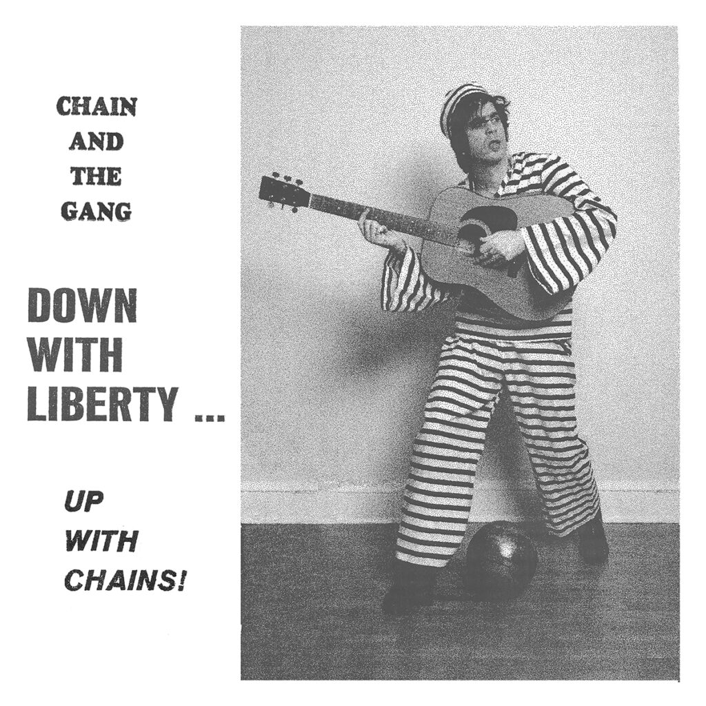 Chain and the Gang – Down With Liberty… Up With Chains! LP (SOS) The 2009 debut album from the chain gang led by Ian Svenonius (Nation of Ulysses, The Make-Up, Weird War) is a masterpiece of primitivism. From dazzling set pieces of R&B and rock'n'roll, the band forms highly melodic songs full of call-and-response chants ("What Is A Dollar"), or invites you to take a walk through the cemetery ("Cemetry Map"), which sounds so spooky as if voodoo master Dr. John had thought it up. Sometimes Svenonius just grabs a wooden guitar to make fun of conspiracy theories like in "Deathbed Confessions": "I faked the moon landing, I saved Hitler's brain. Yeah, it's in Argentina but it controls the USA." Calvin Johnson produced the album at his Dub Narcotic studio and also did a bit of background vocals. The beat lurches and sways as confidently and surely as an old sea dog's gait in a breeze of doppelkorn. The somewhat odd album title is explained by the always conceptually thinking singer as follows: "Everywhere freedom goes, it leaves a path of destruction. Fast food, bad architecture, materialism, unbridled greed, destroyed environment, imperial conquests, class struggle; combined, these phenomena are seemingly synonymous with freedom." When big words often hide only capitalist greed and imperialist war, Svenonius & Co. prefer to slip into the role of dissidents. "Ian Svenonius is an inadvertent pioneer. His career has been a studied attempt to advance the history of punk rock, using influences as tools to build with rather than styles to flaunt and discard." - The Wire